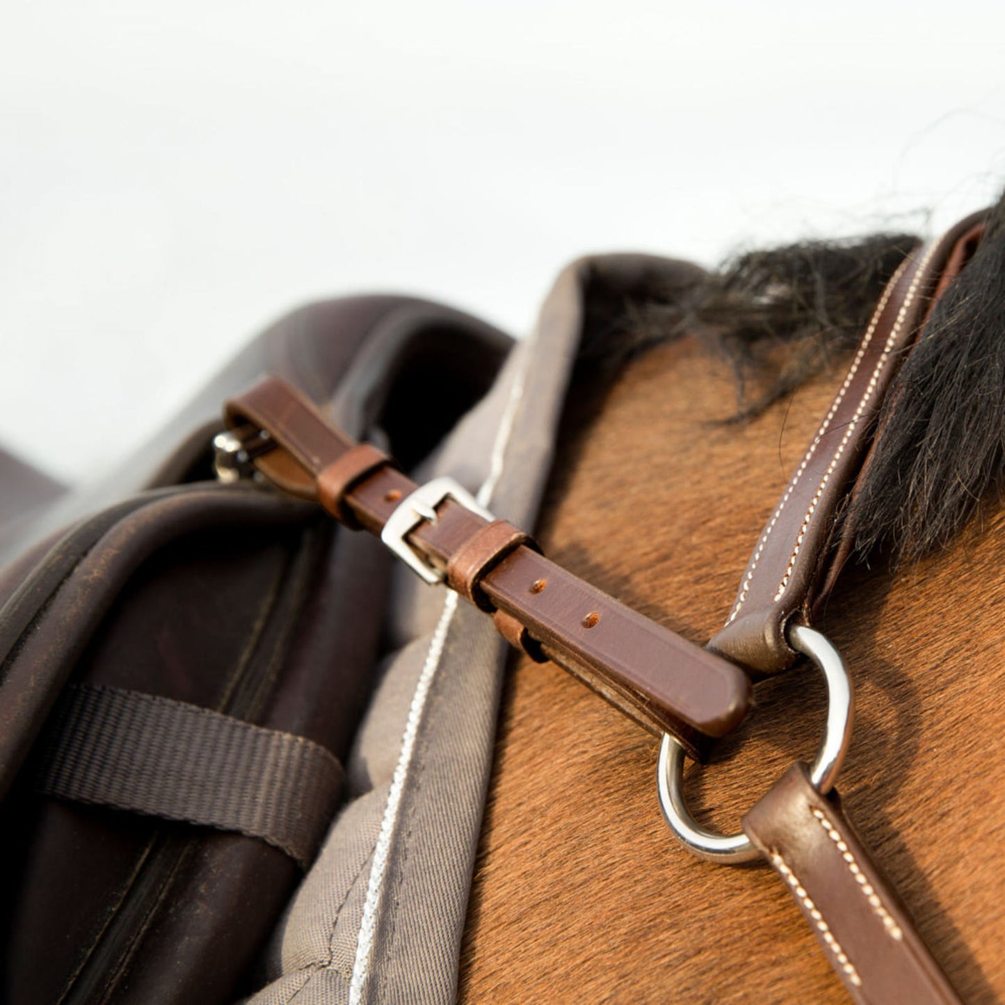 Horze Adjustable Hunting Breastplate - Light Brown Horse
